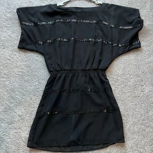 Flattering waist, black dress